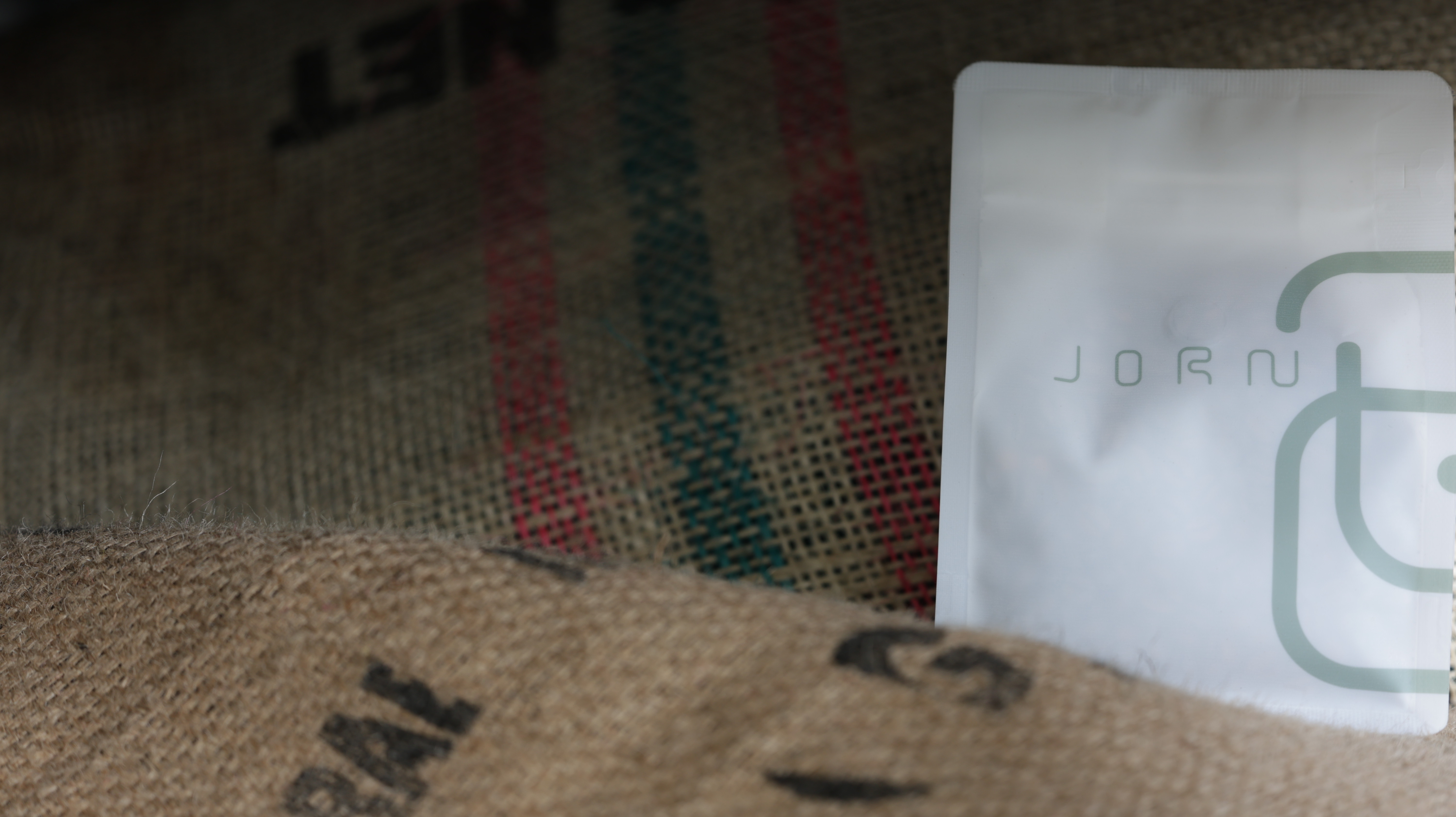 تدفق البن عبر خط الإنتاج